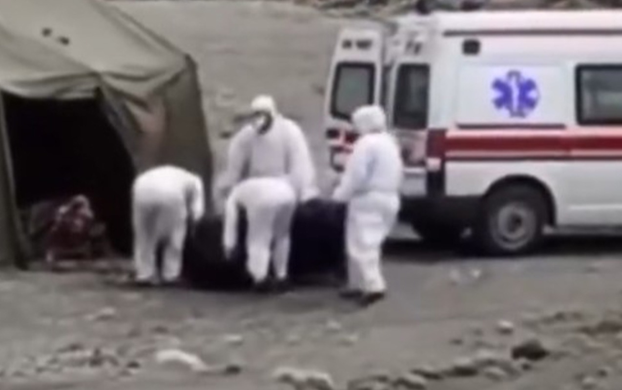 İranda quruyan su anbarından onlarla meyit tapıldı  - Video  