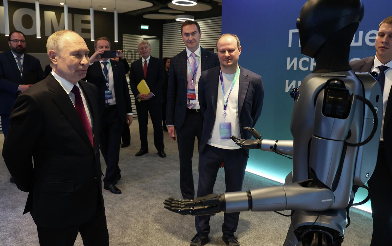Robot Putin üçün rəqs etdi  - Video  
