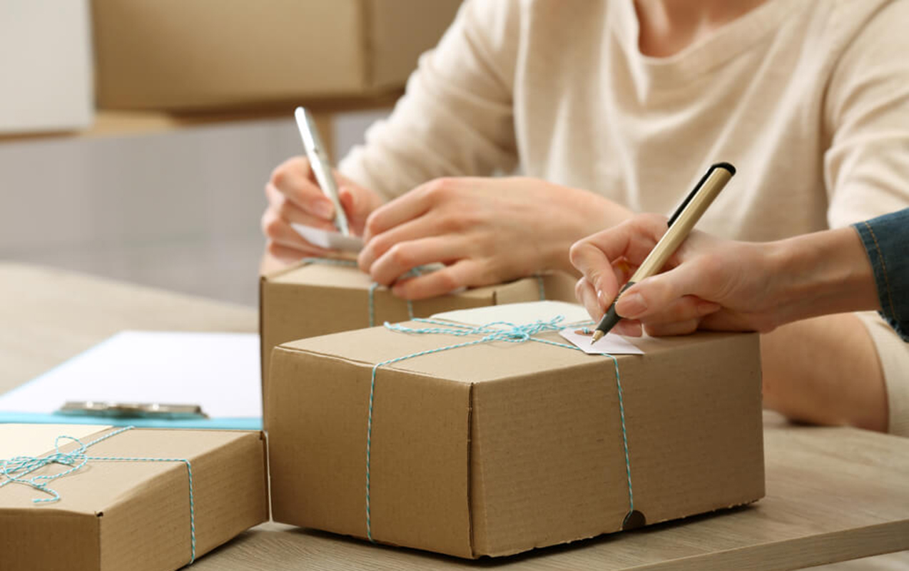 “65 manata göndərilən malı onlar təyyarə bileti qiymətinə çatdırırlar...”