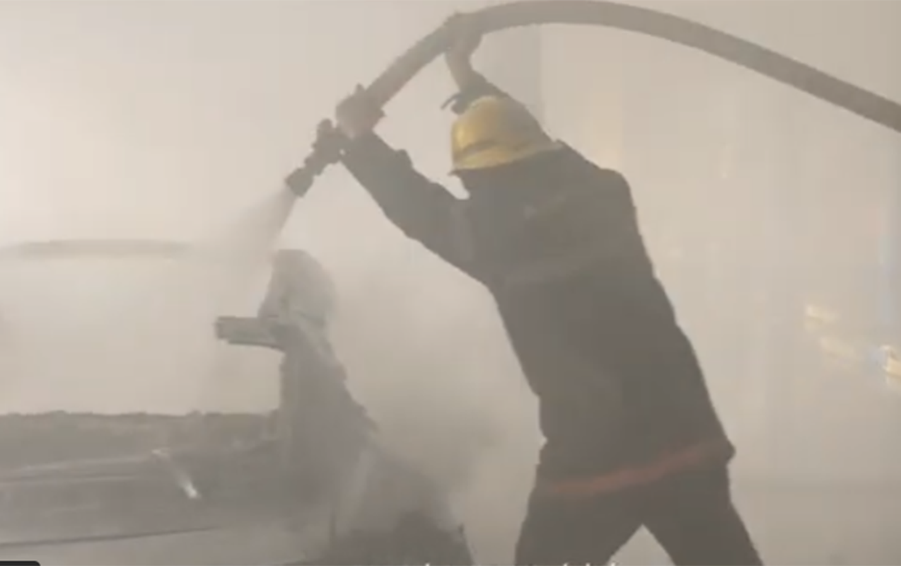 “Porsche” yanıb kül oldu