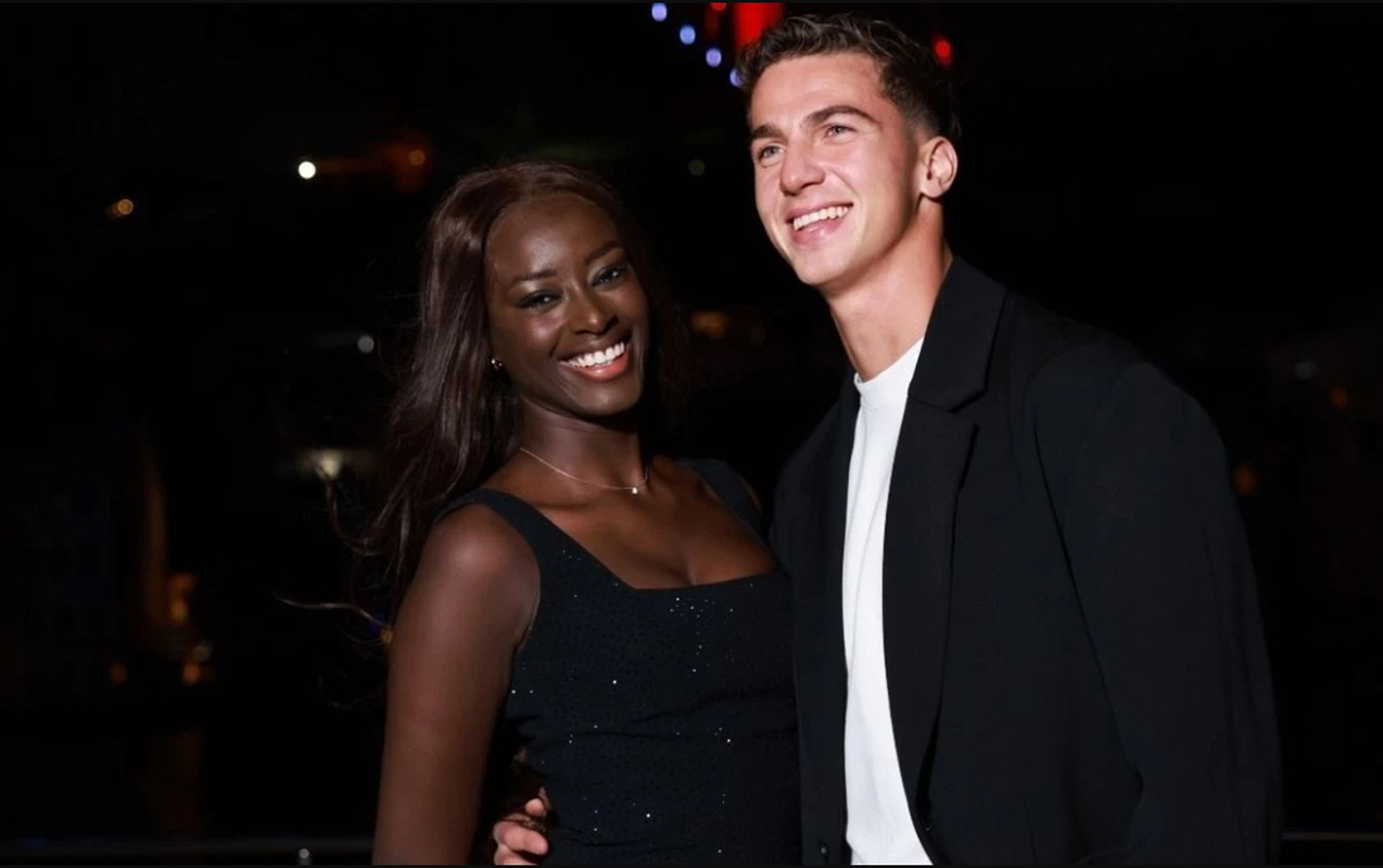 Türkiyəli məşhur futbolçudan romantik evlilik təklifi