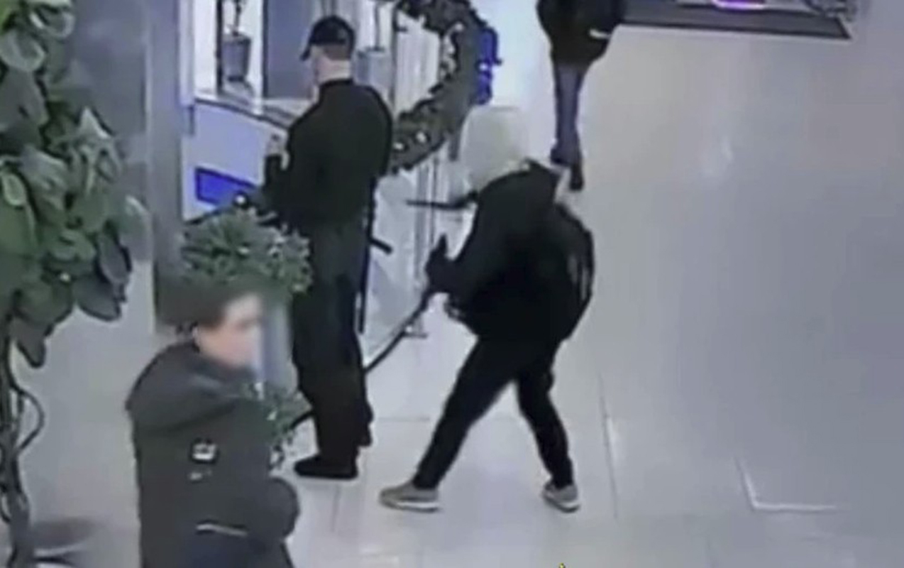 16 yaşlı azərbaycanlı Moskvada 3 nəfəri bıçaqlayıb?  - Video  