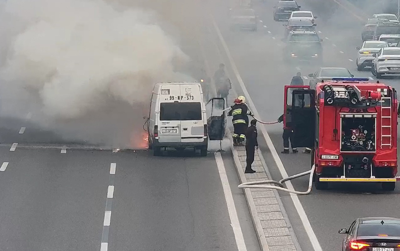 Bakıda maşın yandı -  -
