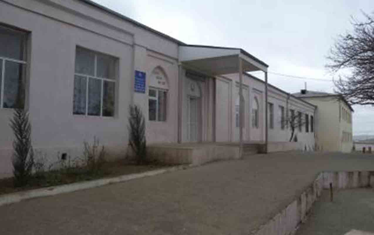 1-ci sinif şagirdi məktəbin həyətində öldü  - Yenilənib  