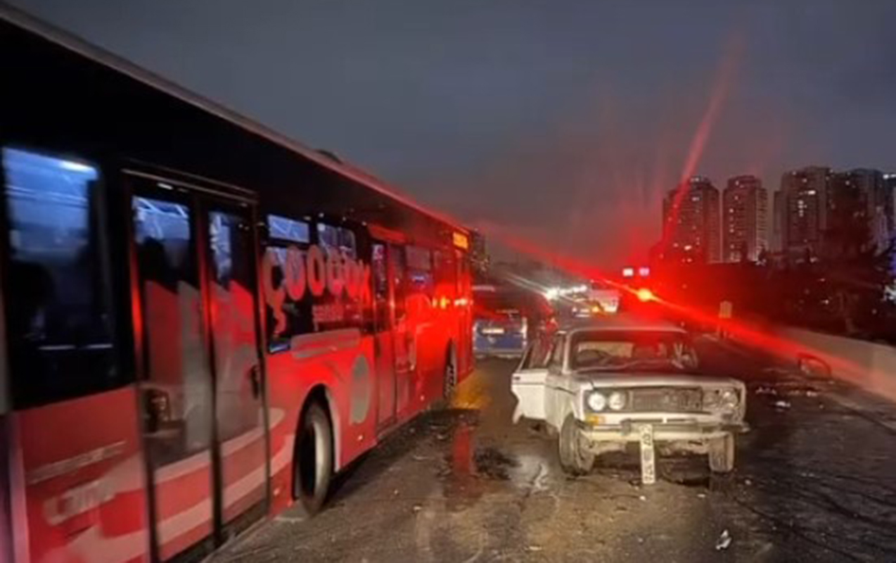 Nasaz avtomobil zəncirvari qəzaya səbəb oldu  - Video  