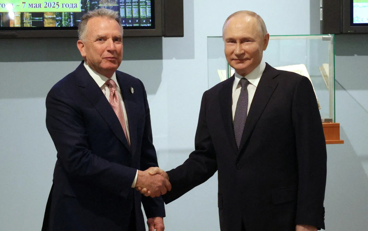 Sabah Putinlə görüşəcək