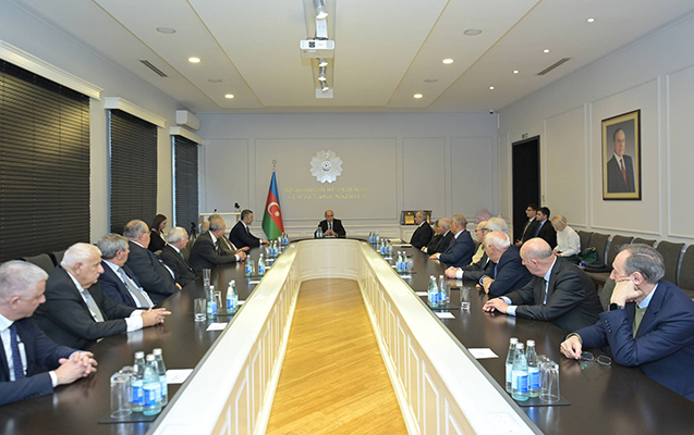 emin-emrullayev-alimlerle-bir-arada