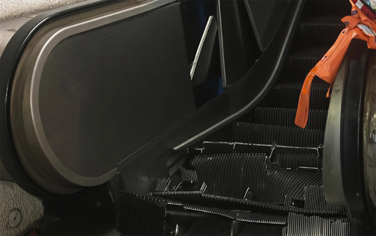 bakida-yeralti-kecidde-eskalator-qirildi