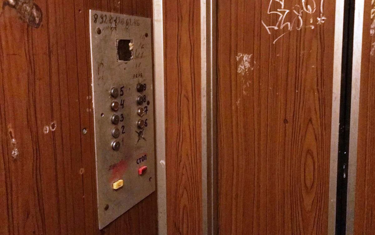 iki-hefteden-coxdur-9-mertebeli-binada-lift-islemir