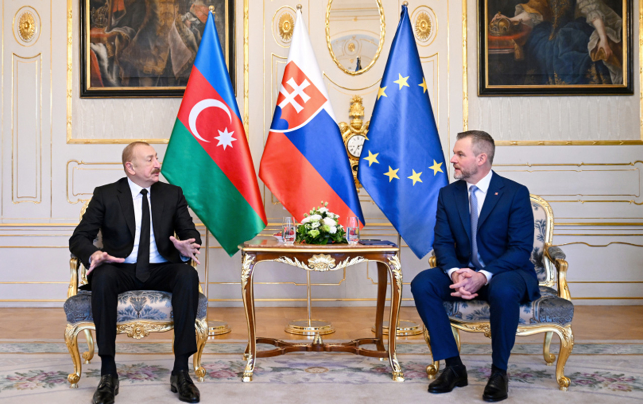 ilham-eliyev-slovakiya-prezidenti-ile-tekbetek-gorusdu