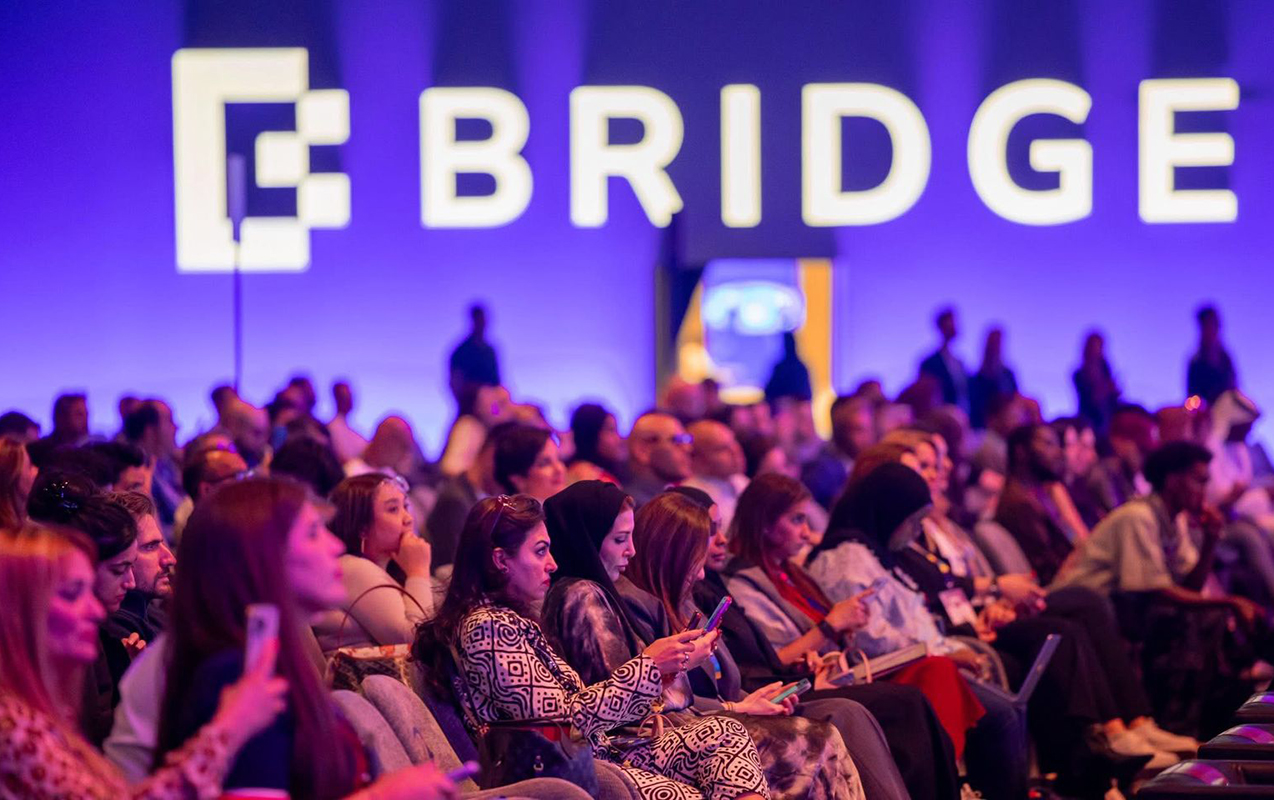 azerbaycan-numayende-heyeti-bridge-sammitinde-istirak-edir