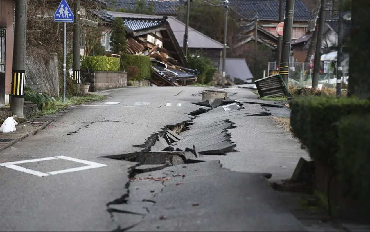 yaponiya-guclu-zelzeleden-sonra-yerini-deyisdi