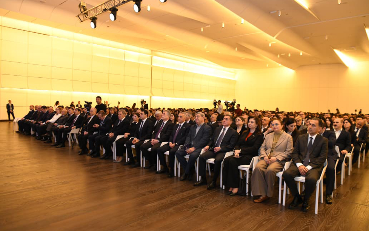 heyder-eliyev-merkezinde-forum-kecirilir