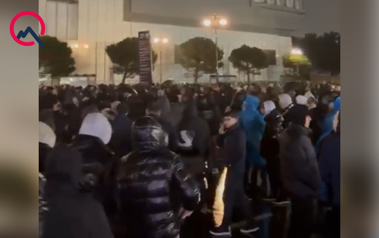 yagisa-baxmayaraq-stadionda-anslaq-yasanir