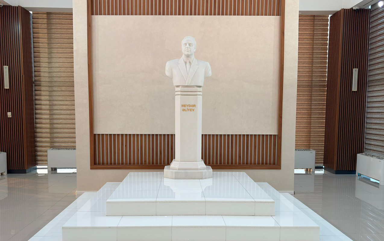 yevlaxda-umummilli-liderin-anim-gunu-ile-bagli-tedbir-kecirildi