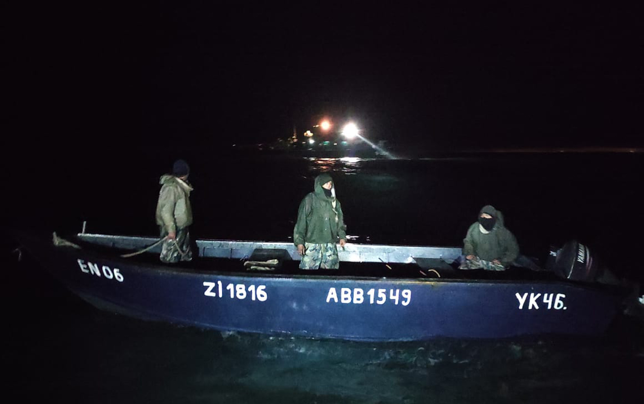 xezer-komeksiz-qalan-3-baliqci-xilas-edildi