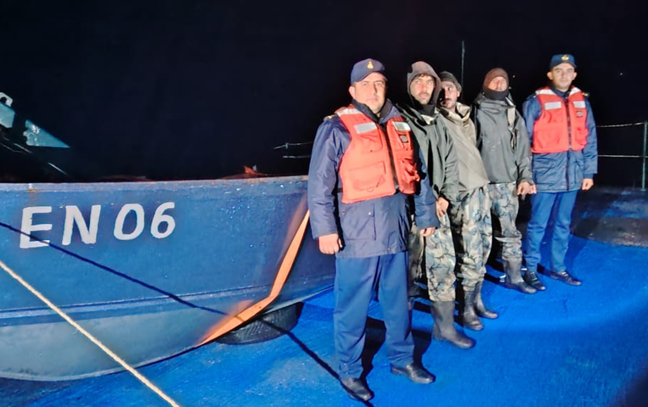 xezerde-komeksiz-qalan-3-baliqci-xilas-edildi