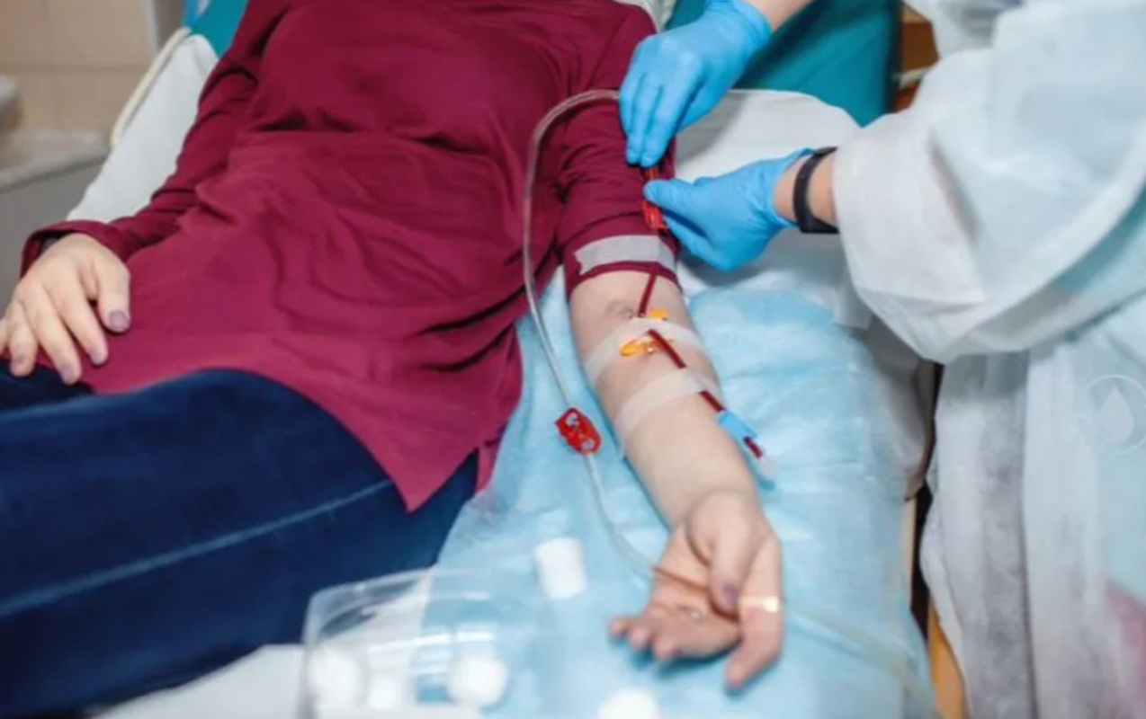 dostunun-boyreyini-arvadina-kocurtdurmek-istedi