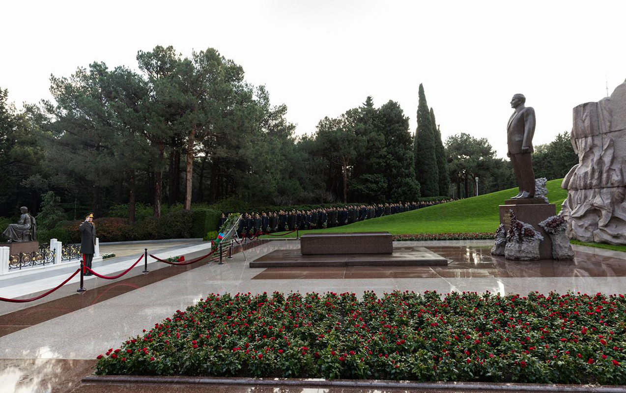 din-in-sexsi-heyeti-ulu-onderin-xatiresini-yad-etdi