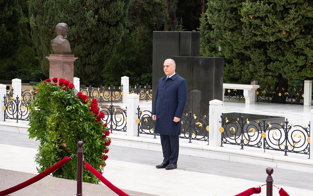 dtx-emekdaslari-fexri-xiyabanda-heyder-eliyevin-xatiresini-andilar