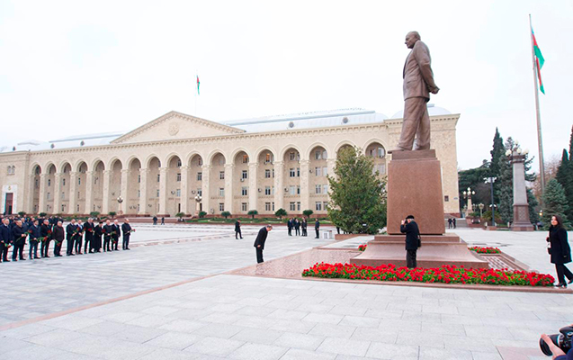 gencede-ulu-onder-heyder-eliyevin-xatiresi-yad-olunub