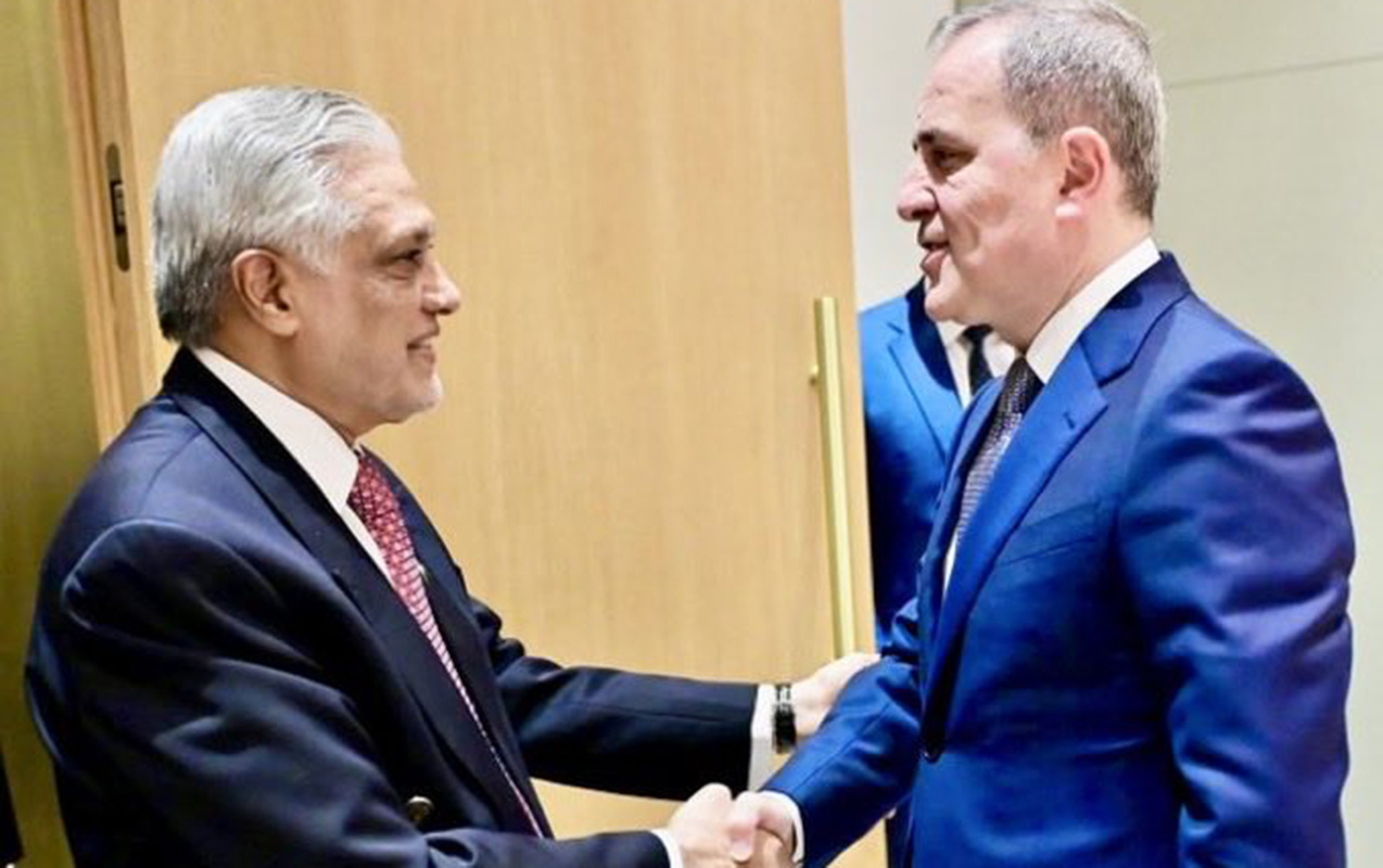 Ceyhun Bayramov pakistanlı həmkarı ilə görüşdü