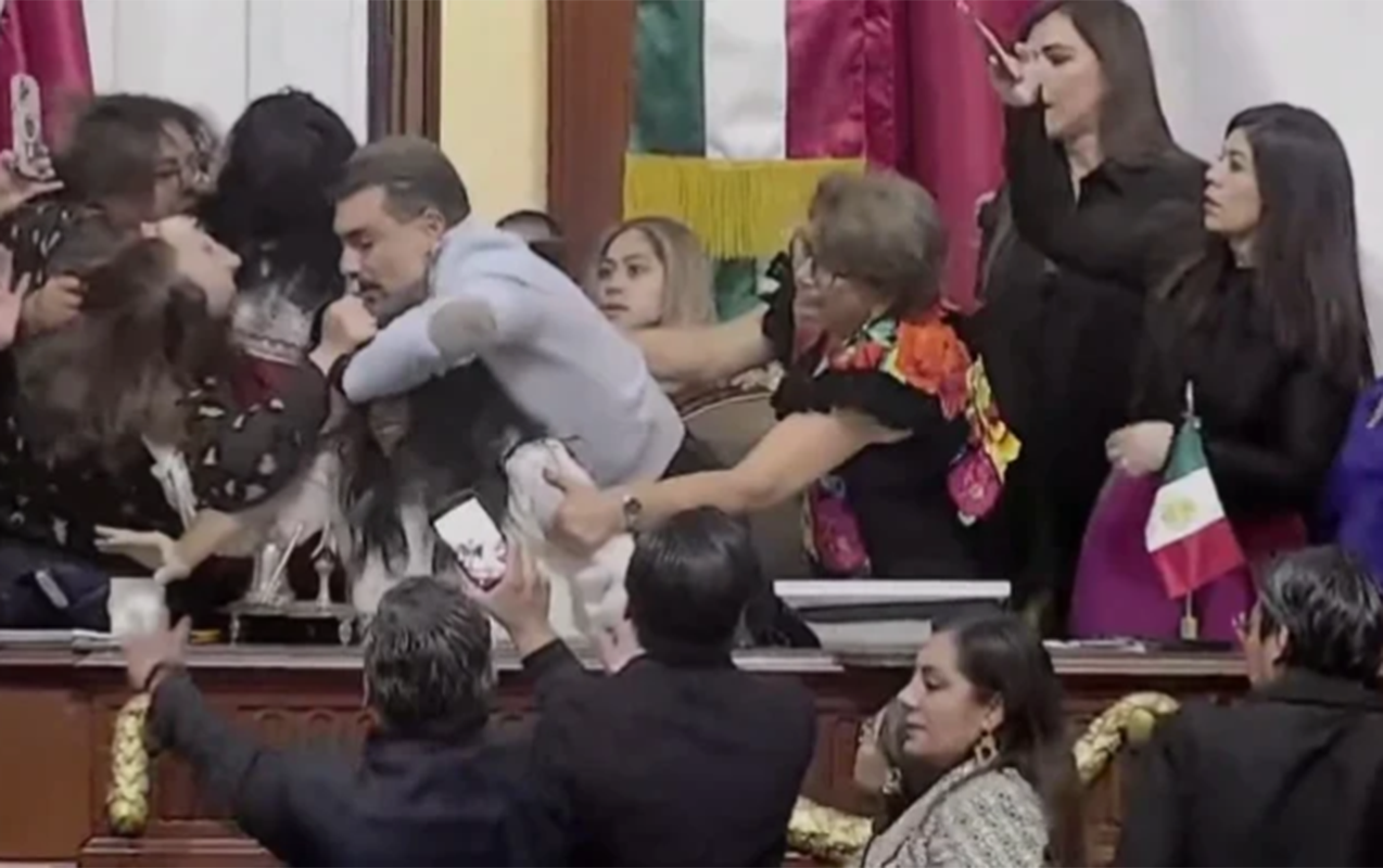 meksikada-deputatlar-arasinda-dava