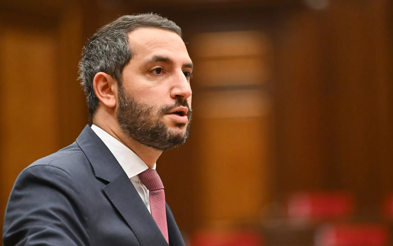 rubinyandan-xameneinin-musavirine-reaksiya