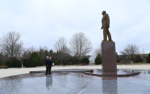 vuqar-ehmedov-qobustanda-vetendaslarla-gorusdu