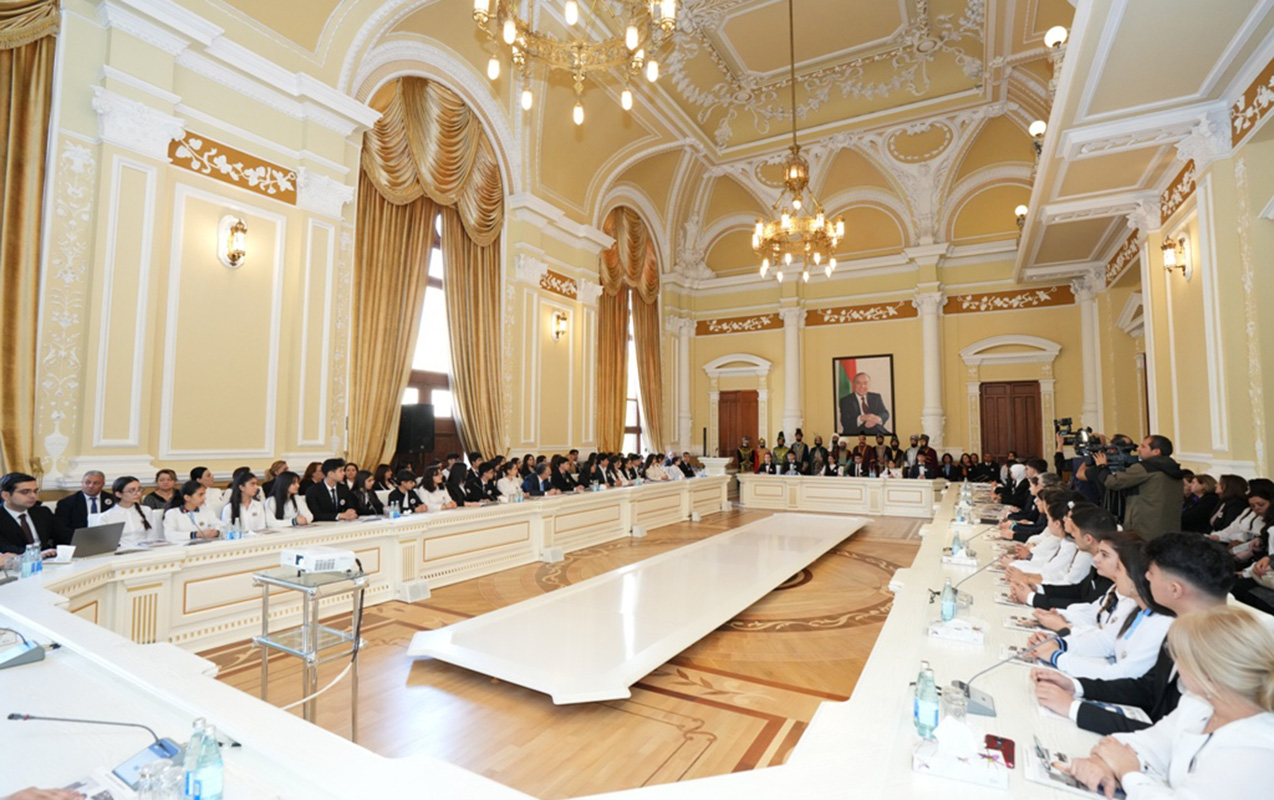 paytaxt-mekteblilerinin-muellifi-oldugu-novbeti-kitabin-teqdimatindan