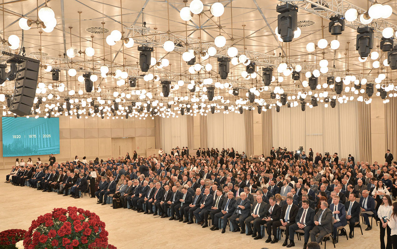 emin-emrullayev-azmiu-nun-yubiley-tedbirinde-istirak-etdi