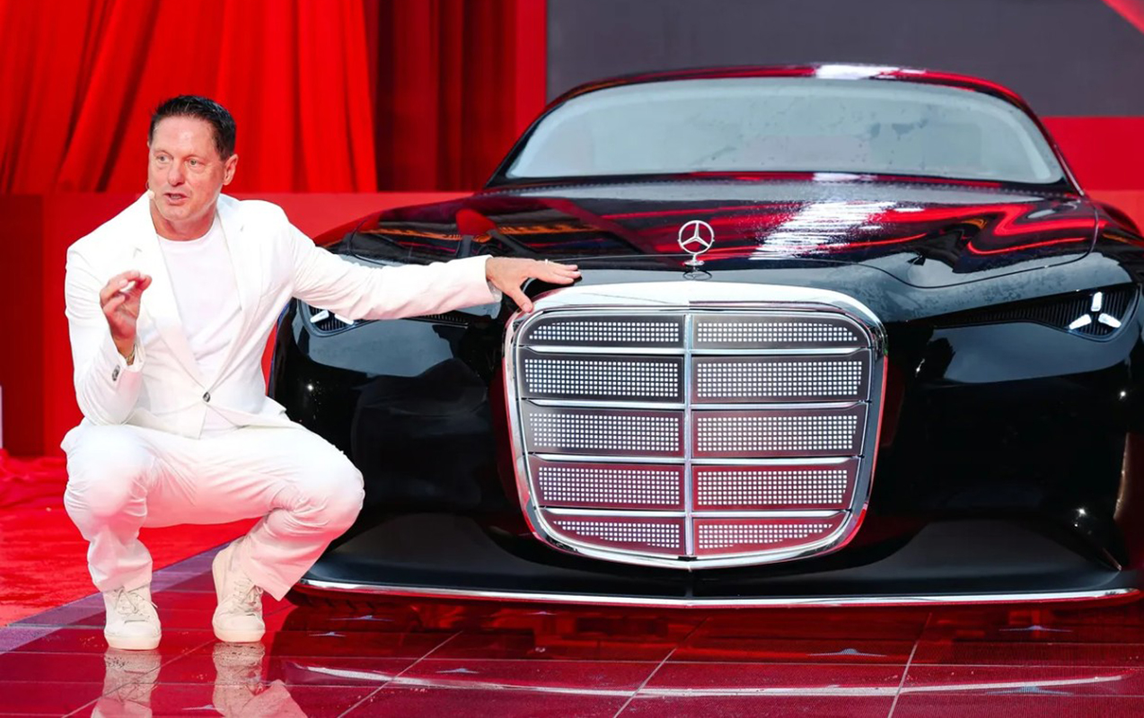 mercedes-onunla-yollarini-ayiracaq