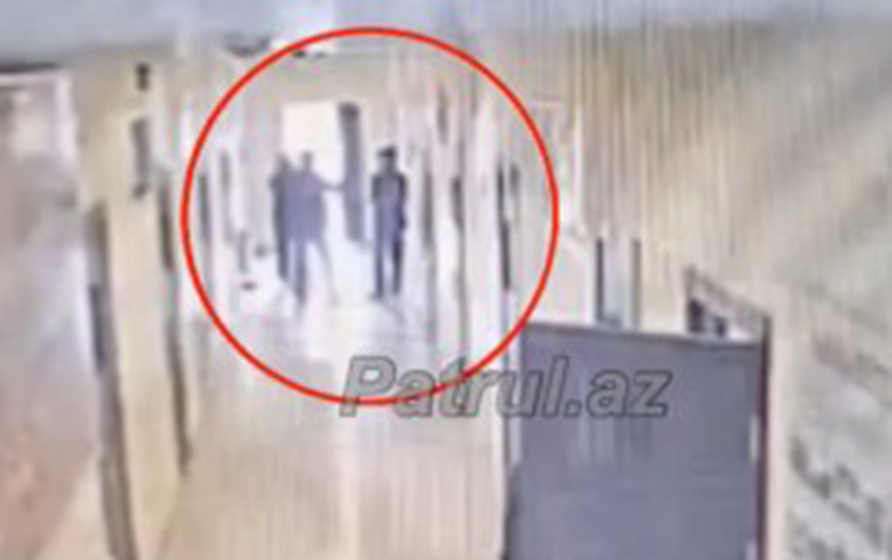 direktoru-divara-cirpan-muellimle-bagli