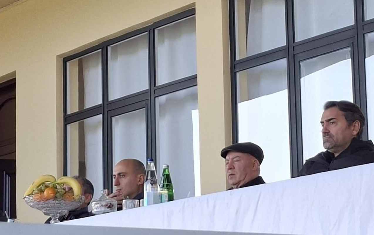 yevlaxdaki-matci-emin-emrullayev-de-izledi