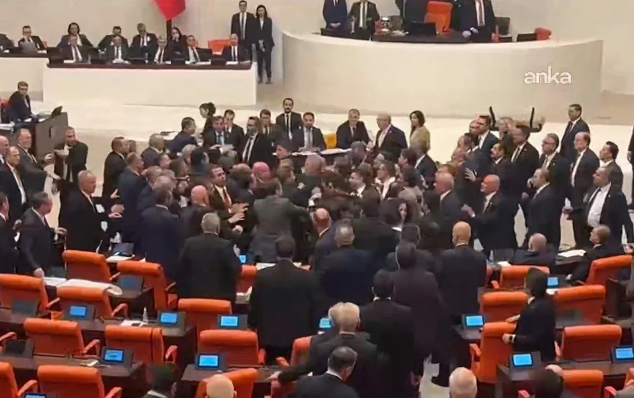 turkiye-parlamentinde-dava