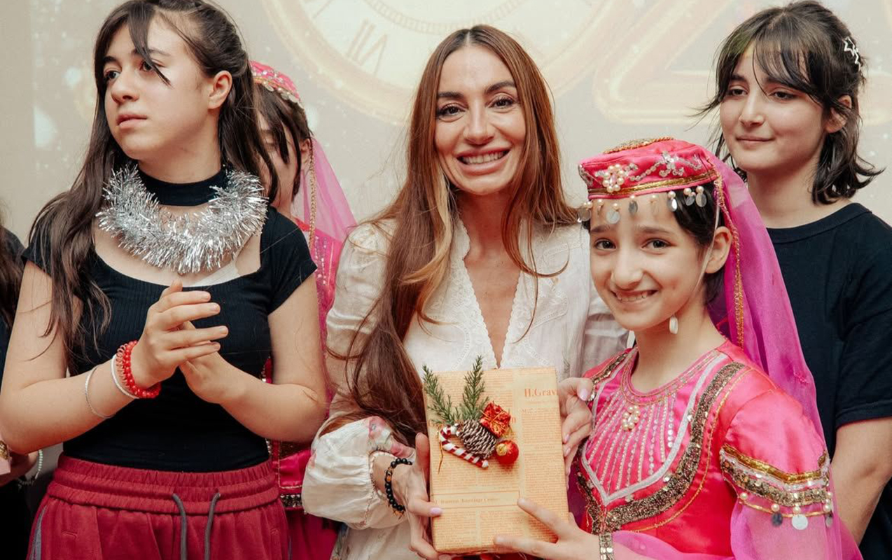 arzu-eliyeva-usaqlari-bele-sevindirdi