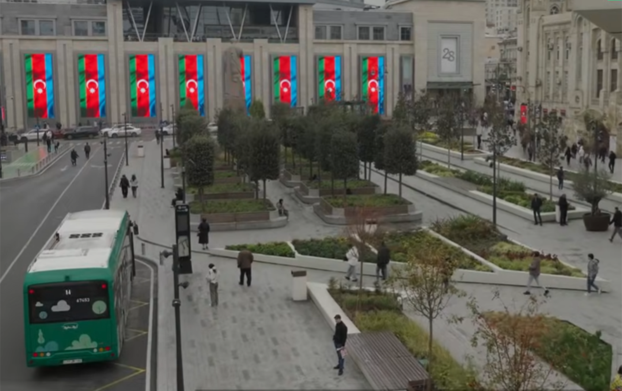 avtomobilyonumlu-seherden-insanyonumlu-sehere