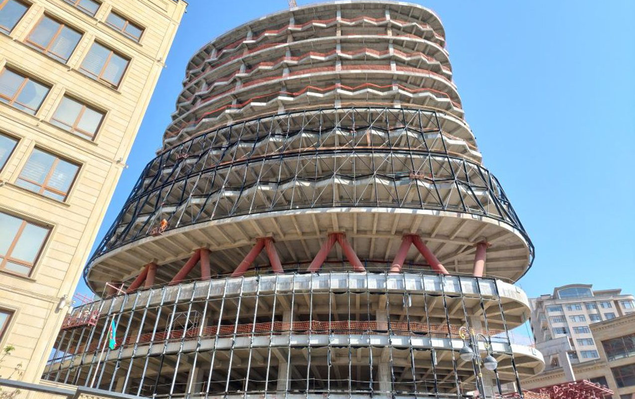 bir-ilde-azerbaycanda-istifadeye-verilen-muessiseler