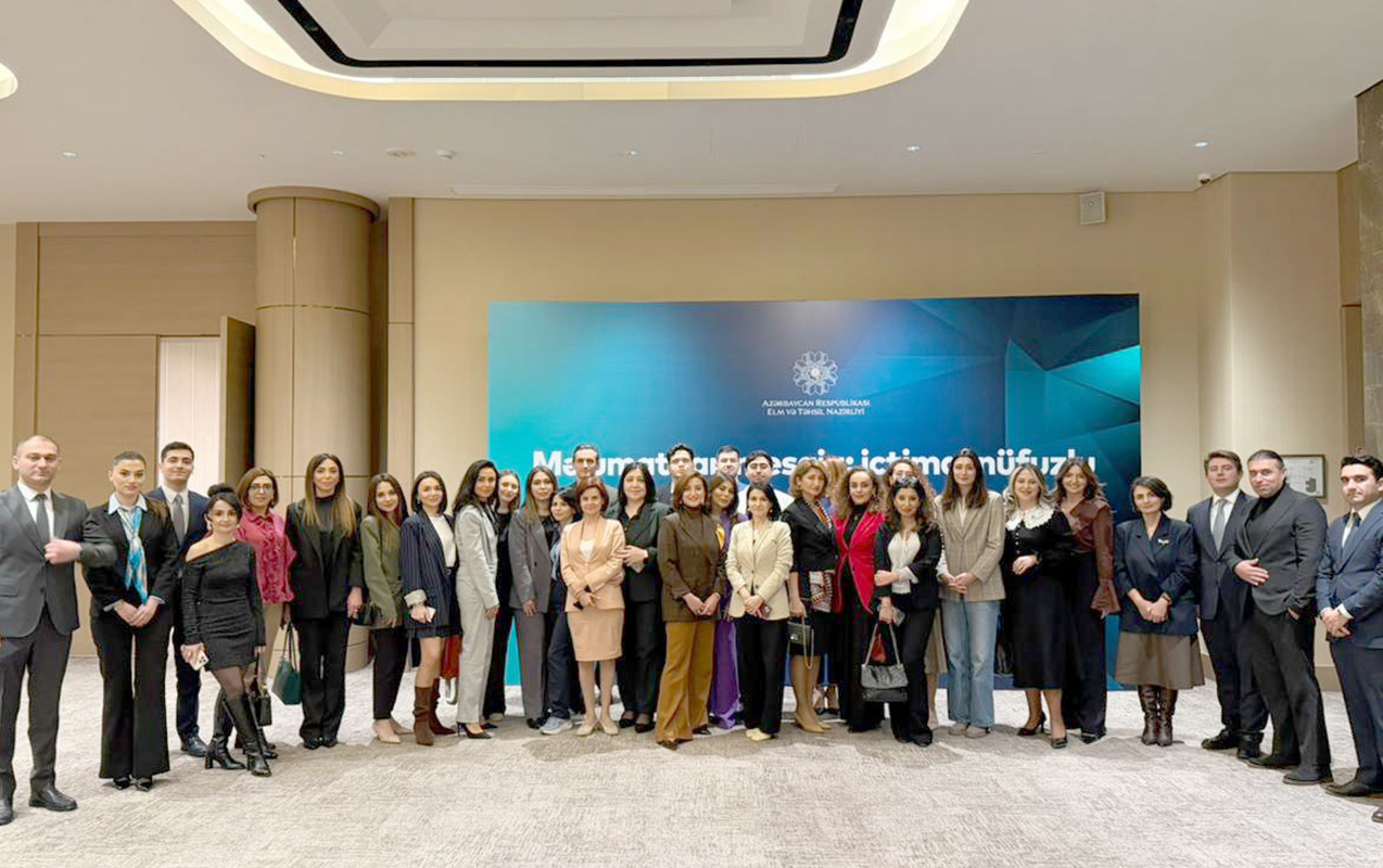 bloger-ve-influenserlerle-aciq-dialoq-formatinda-gorus