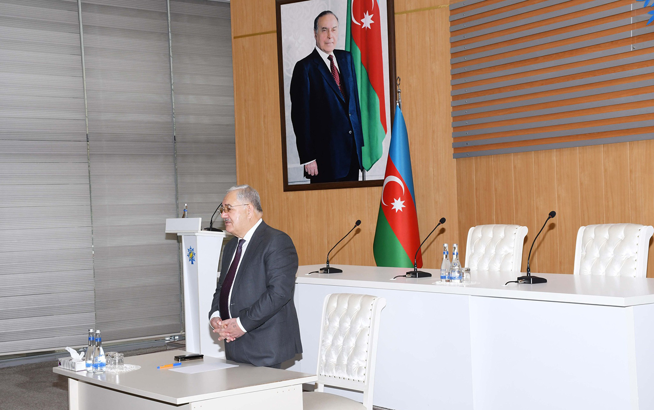 vaqif-hesenov-novbeti-seyyar-qebul-kecirdi