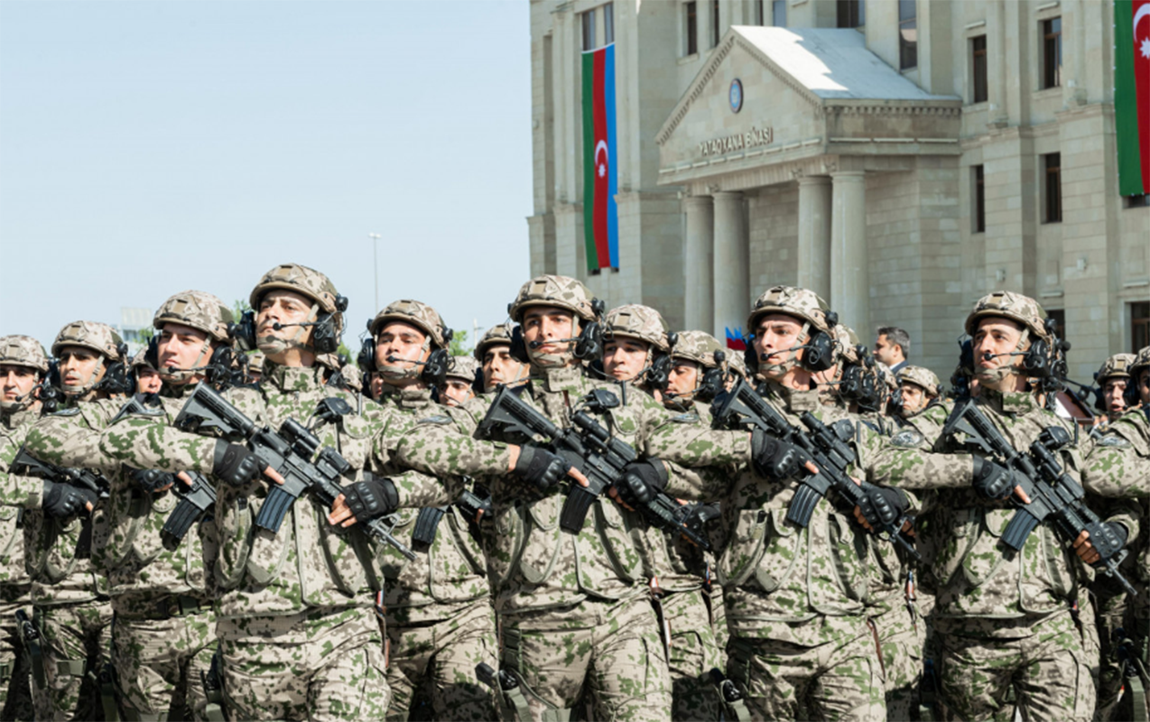 xaricde-yasayan-bloqerler-ve-ekspertler-yersiz-muzakireler-acir