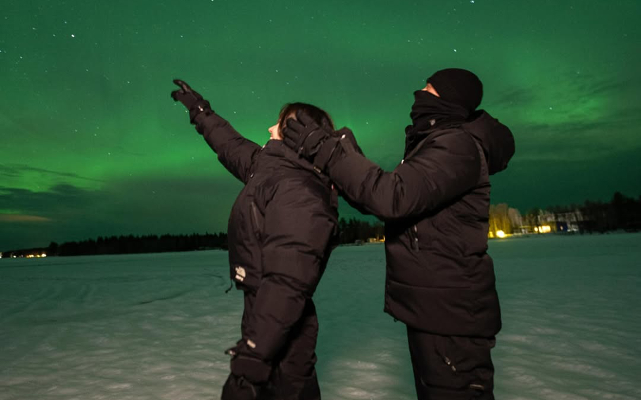 arda-guler-sevgilisi-ile-simal-isiqlarini-izledi