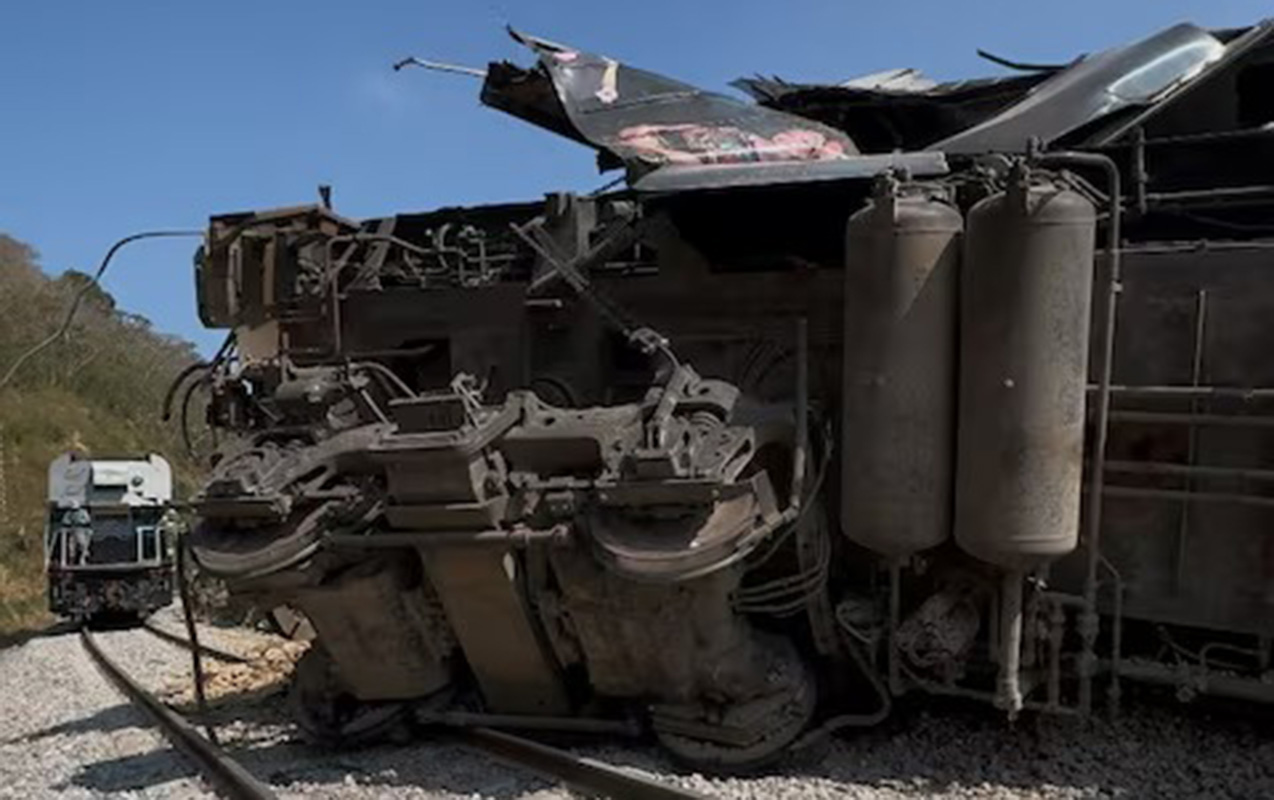 meksikada-sernisin-qatari-relsden-cixdi