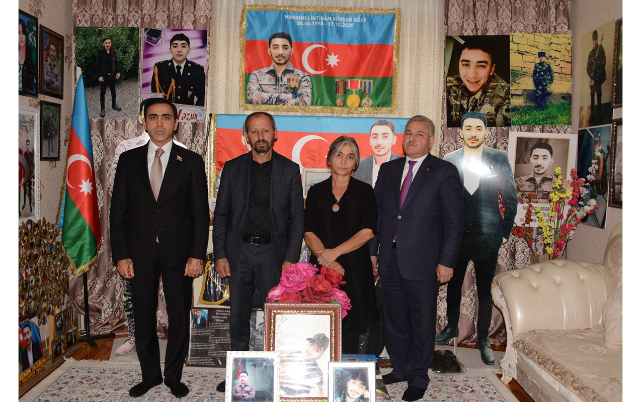 anar-memmedov-terterde-sehid-ailesini-ziyaret-etdi