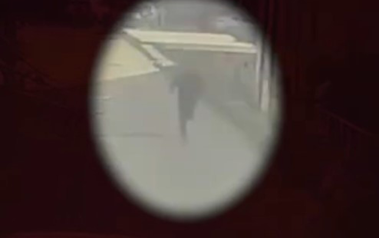 marsrut-surucusunun-telefonunu-goturub-qacdi-kameraya-dusdu