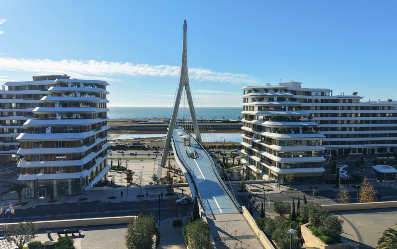 yeniden-qurulan-ag-seherden