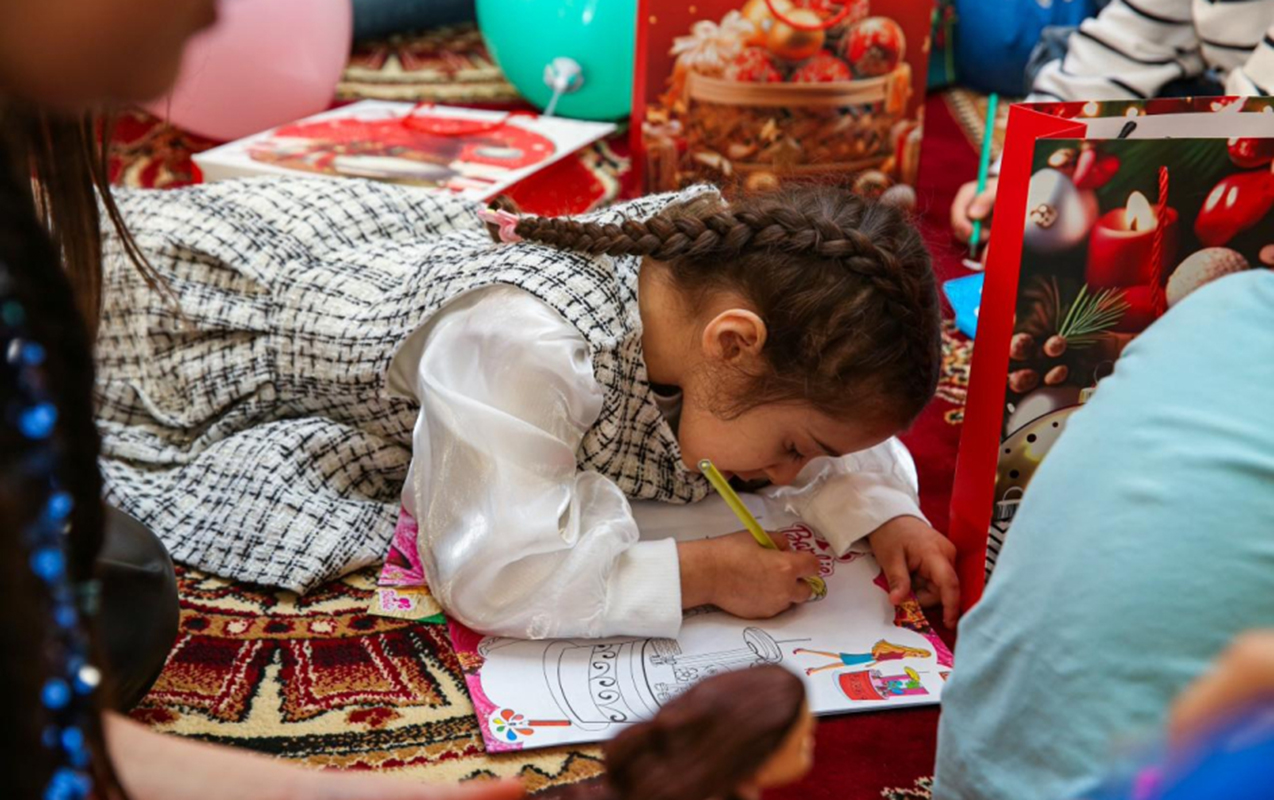 leyla-eliyevanin-tesebbusu-ile-usaq-siginacaqlarinda-yeni-il-senliyi-teskil-olundu