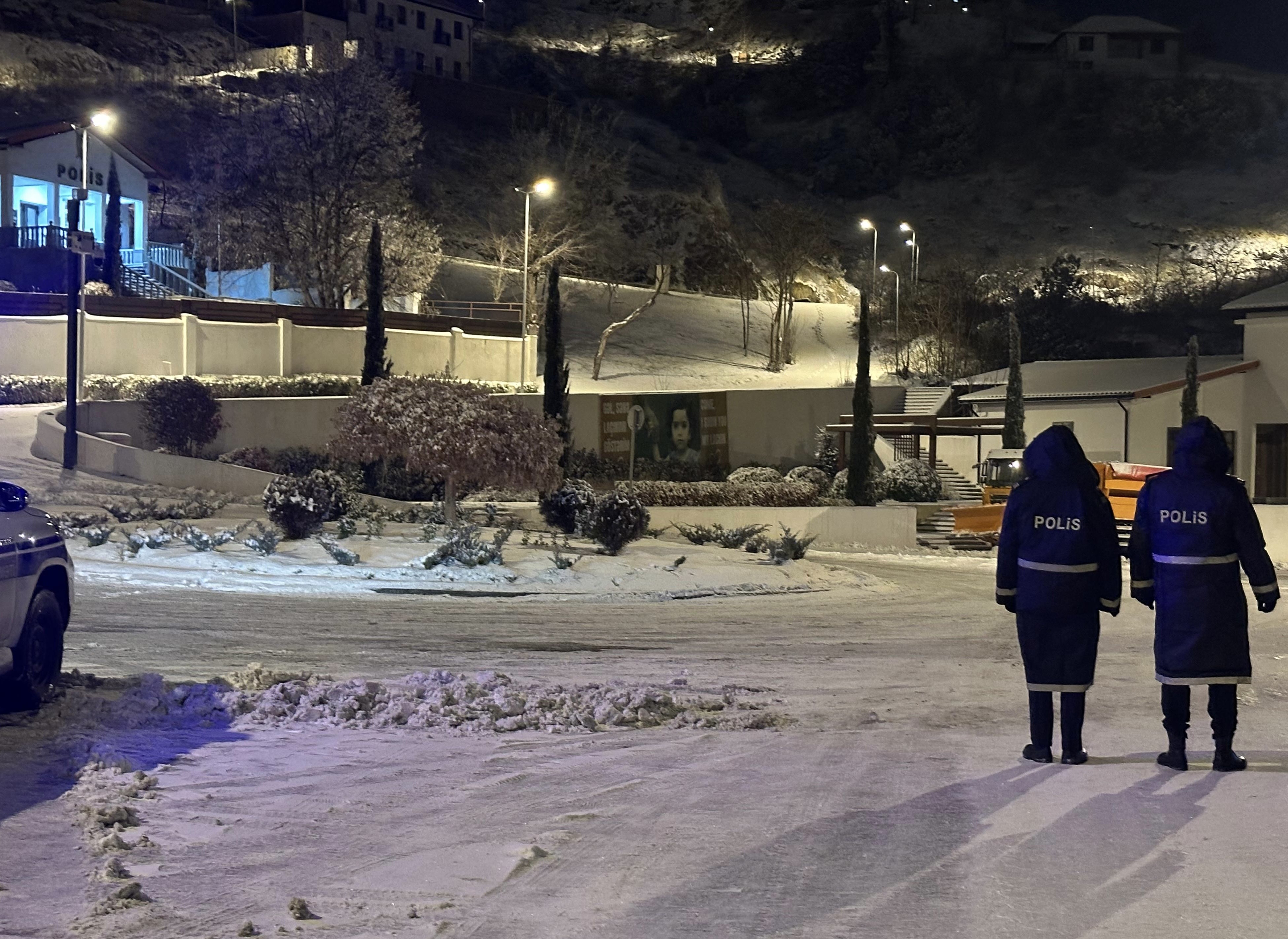 colde-hava-buz-kimidir-polis-xidmetdedir