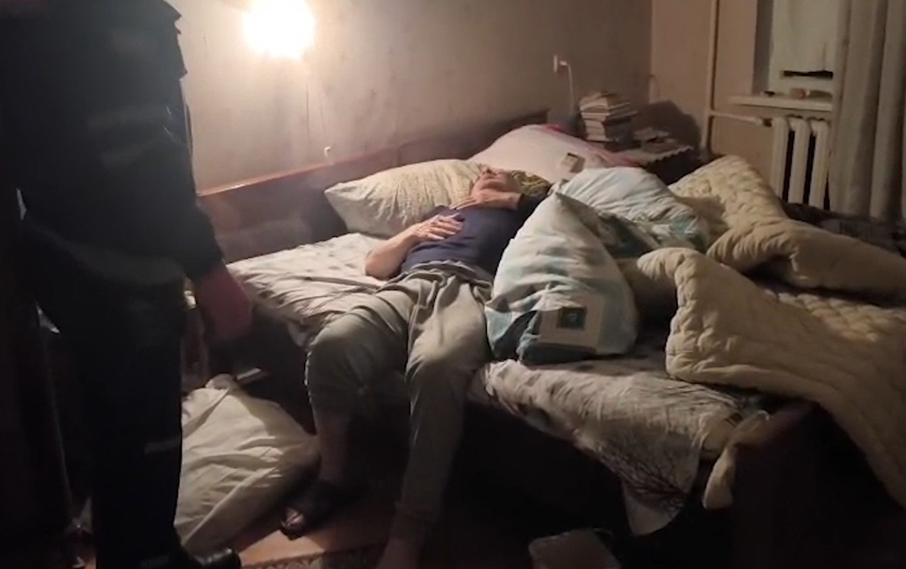 evde-komeksiz-qalan-88-yasli-kisi-bele-xilas-edildi