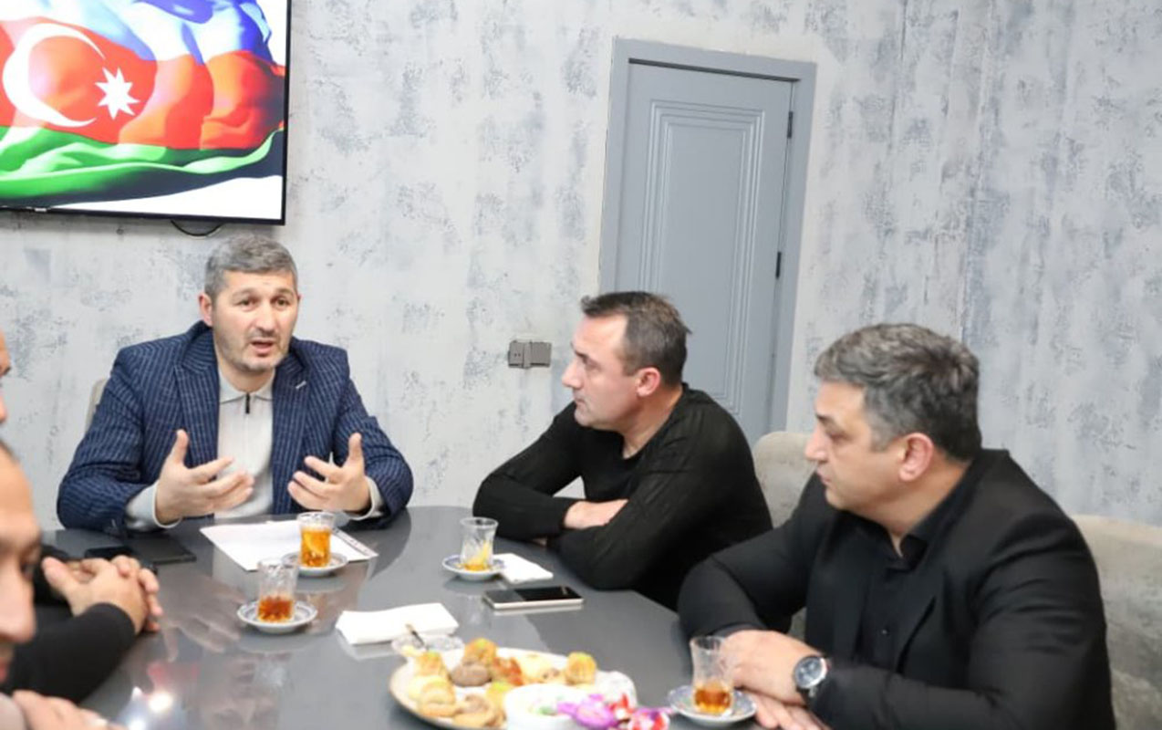 xususi-teyinatlilarin-qazileri-sehid-aileleri-ve-veteranlari-gorus-kecirdi